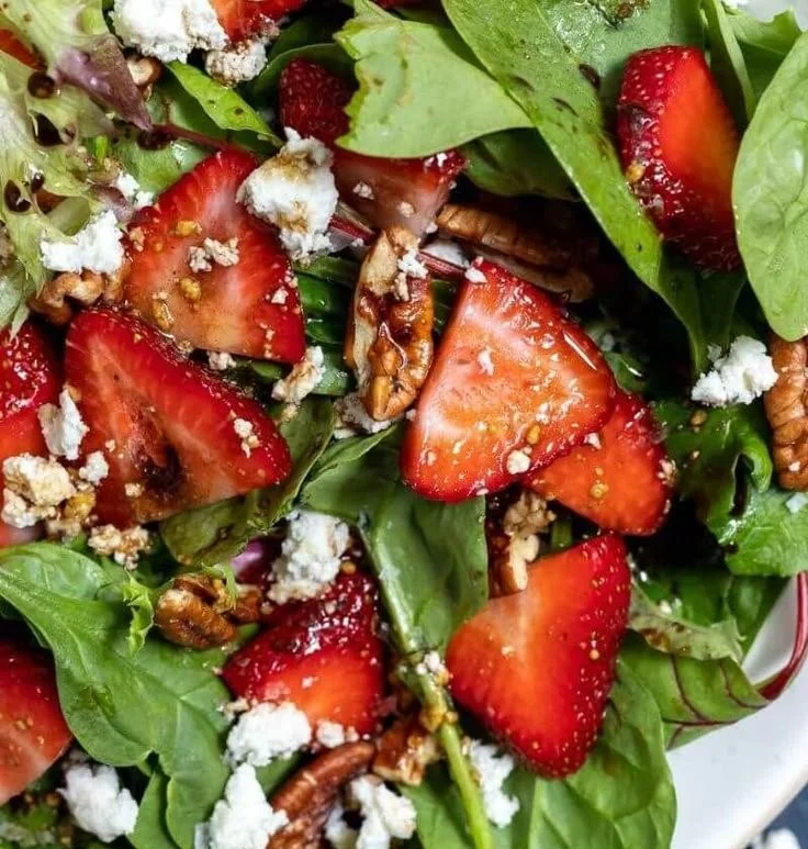 Strawberry Spinach Salad with Homemade Balsamic Vinaigrette