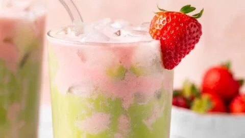 5 Minute Iced Strawberry Matcha Tea Latte Recipe